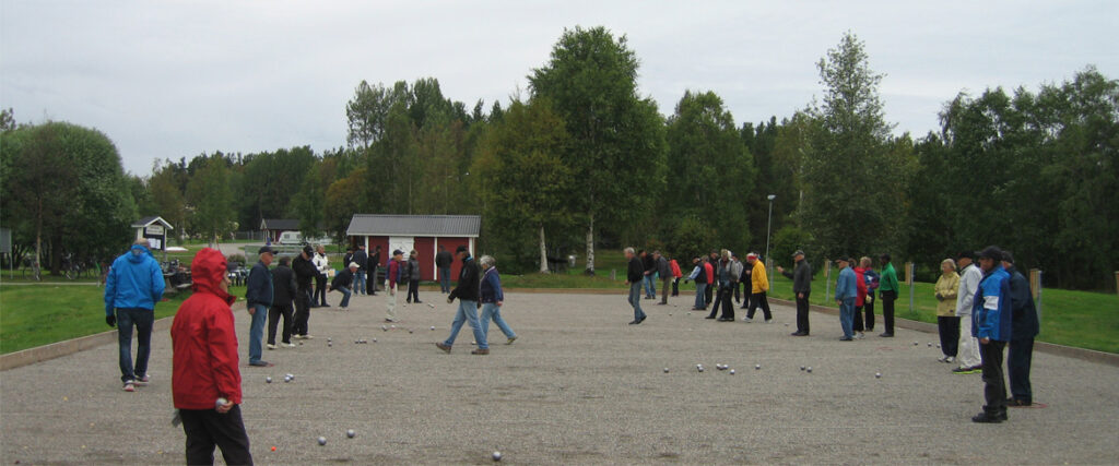 Piteå Bouleklubb ute i alla väder på fina banor!
