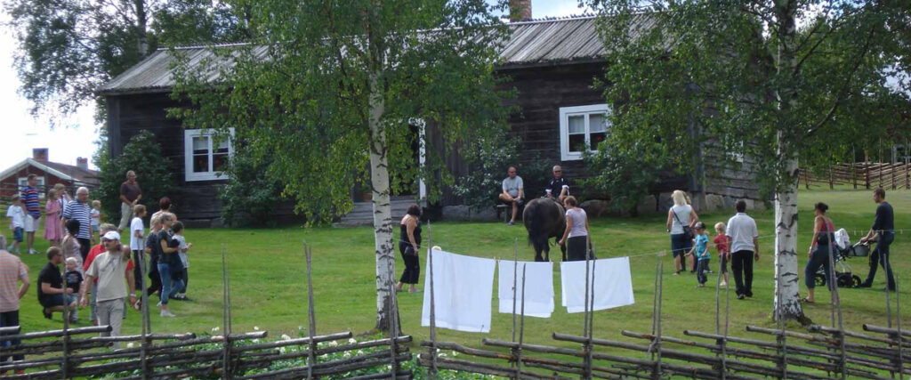 Besökare på området