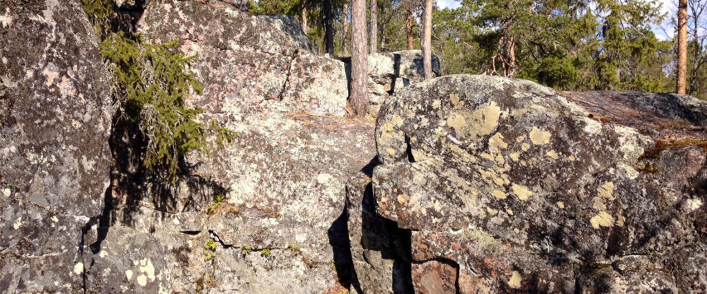 Stenar vid Eliasgrottan