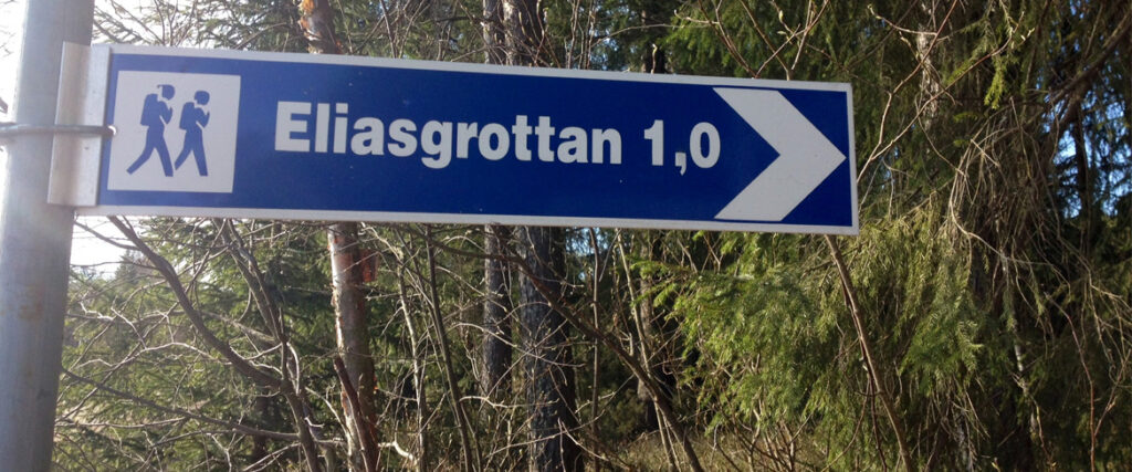 Skylt mot Eliasgrottan