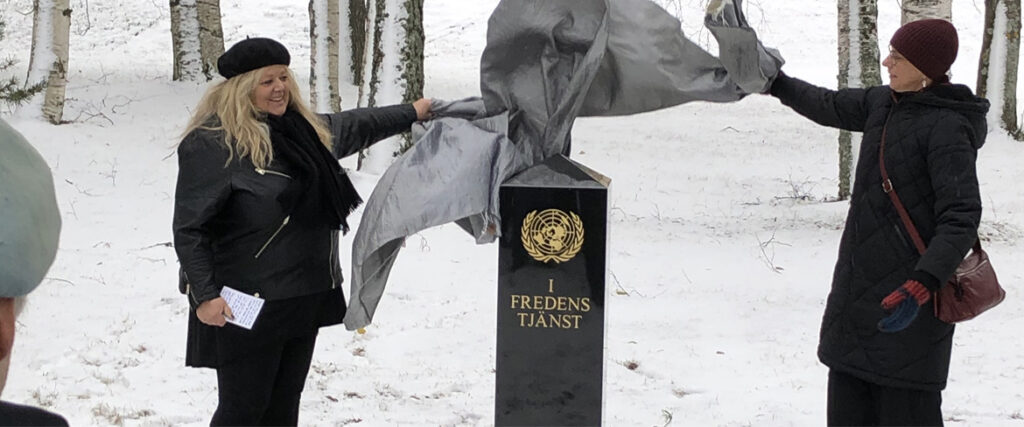 Stenen invigs härmed av Elisabeth Lindberg och Helena Stenberg Piteå kommun