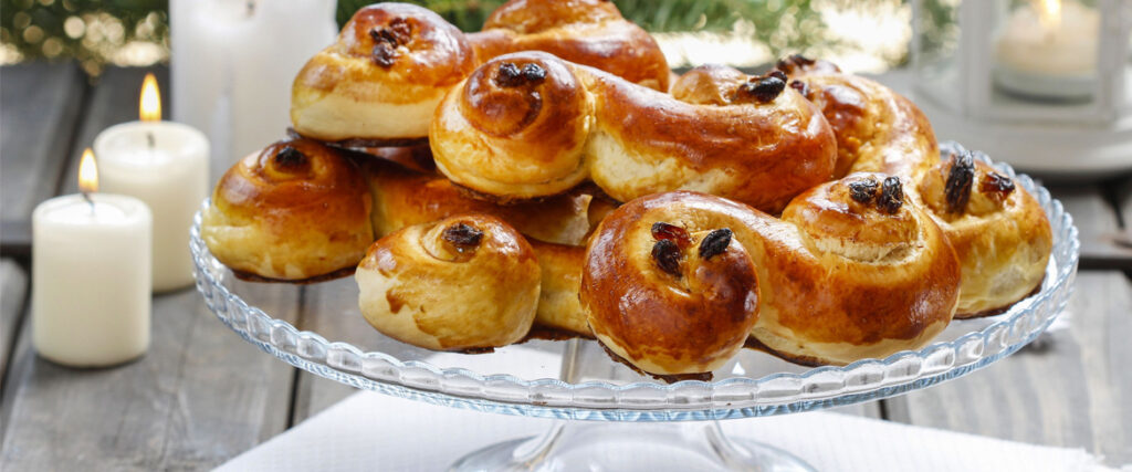 Lussebullar på fat