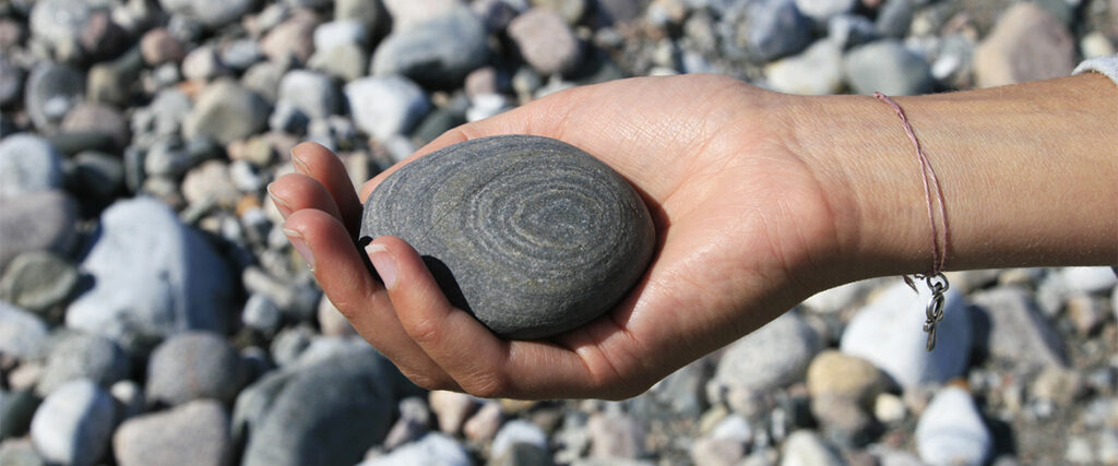 Sten i handen på Stenskär