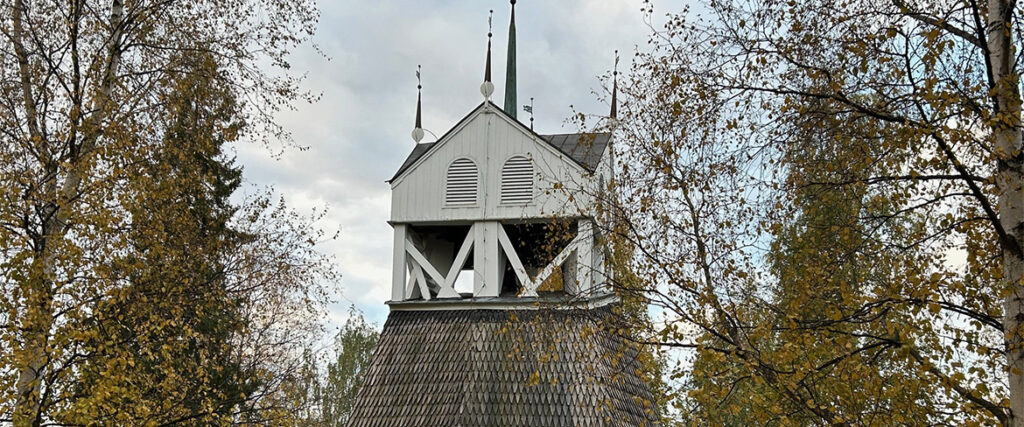 Klockstapeln Piteå kyrka höst