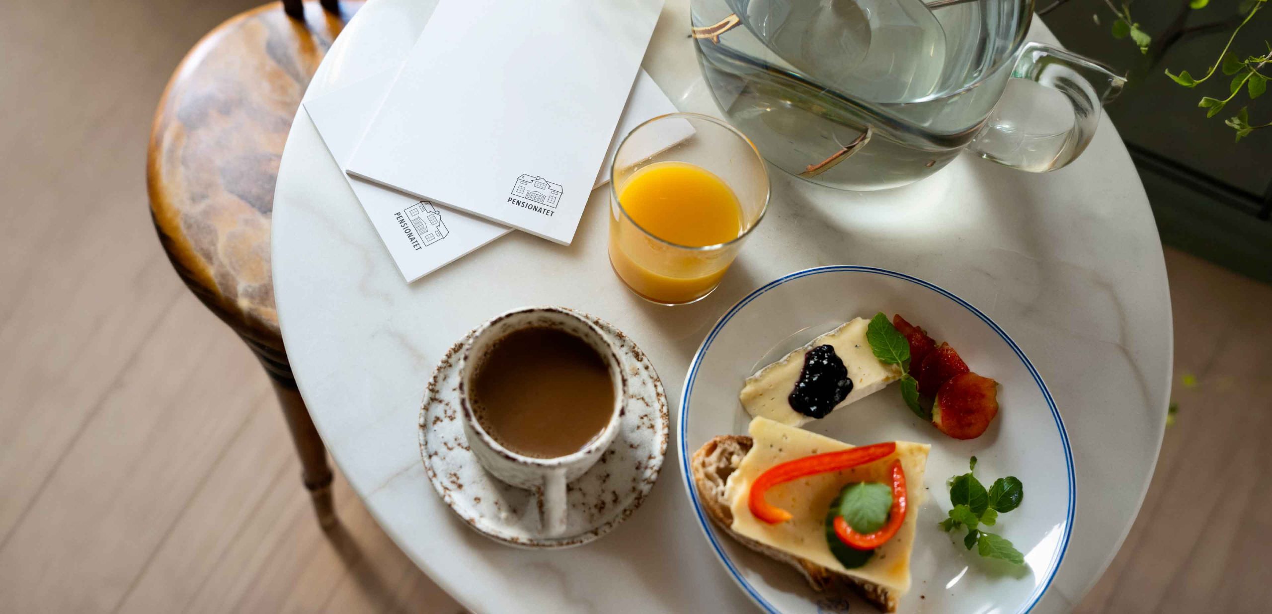 Frukostbord på Pensionatet