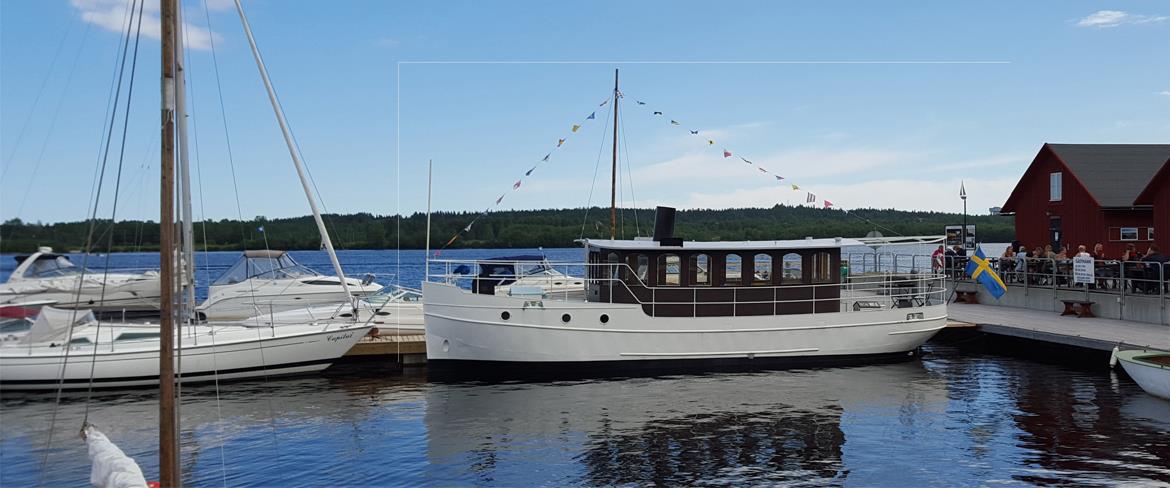 Glassbåten vid bryggan