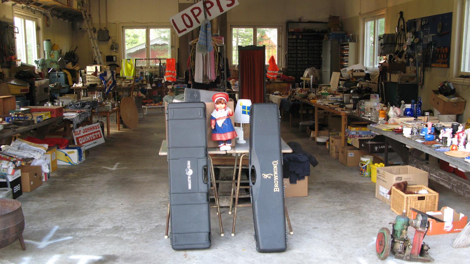 Loppis i stort garage